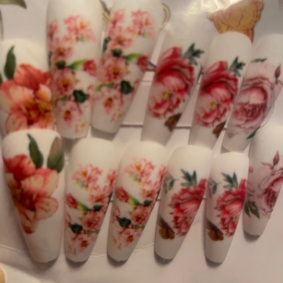 Press On Fingernail Lot of 4. (No glue) - Picture 6 of 9